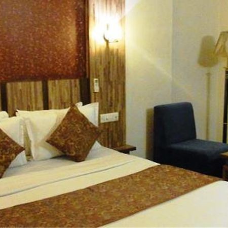 Hotel Eden Ahmadábád Kültér fotó