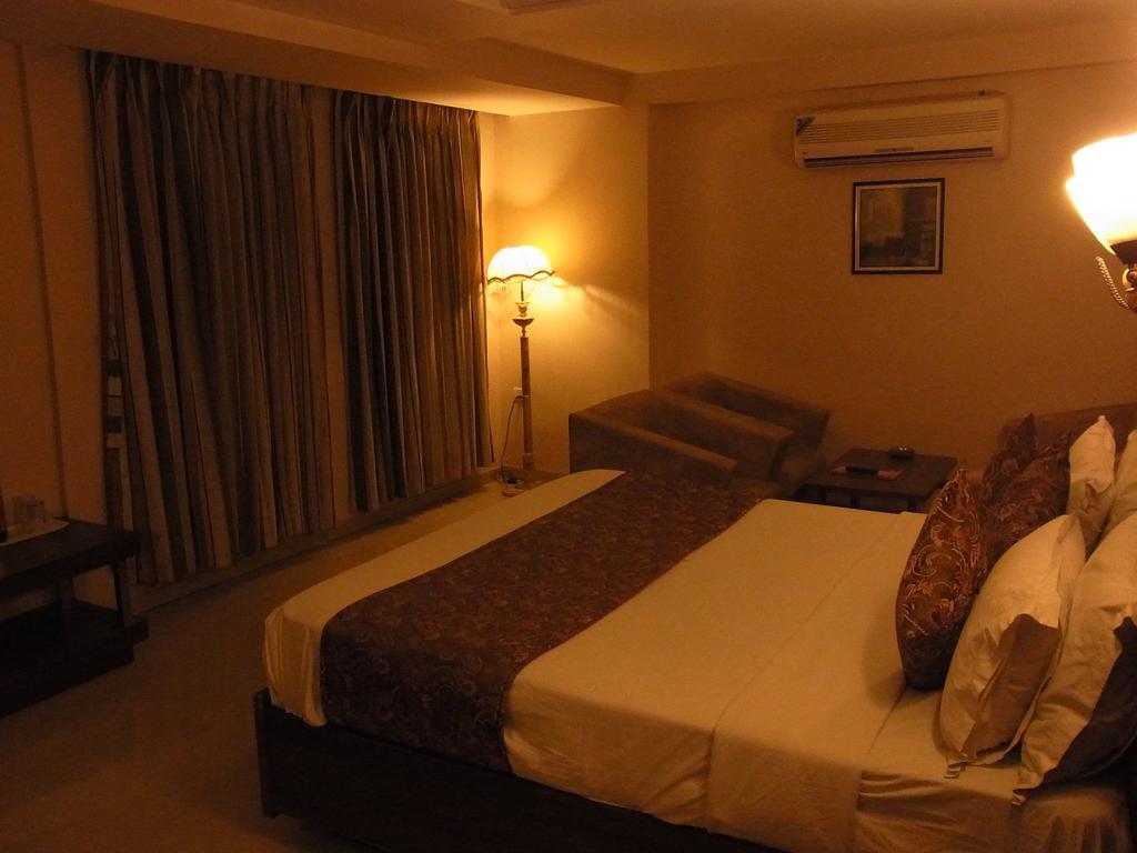 Hotel Eden Ahmadábád Kültér fotó